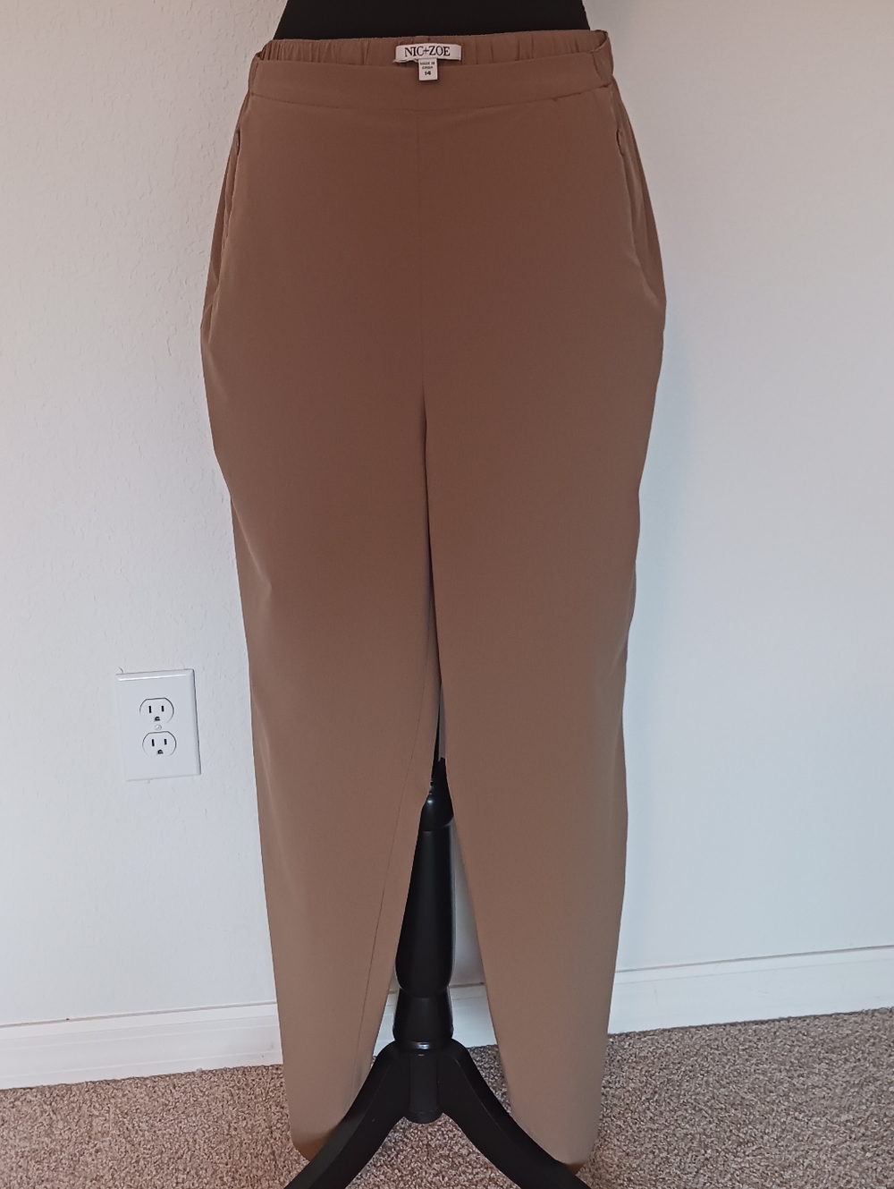 Nic + Zoe Sleek Tan Straight Leg Stretch Pants Sz 14 EUC